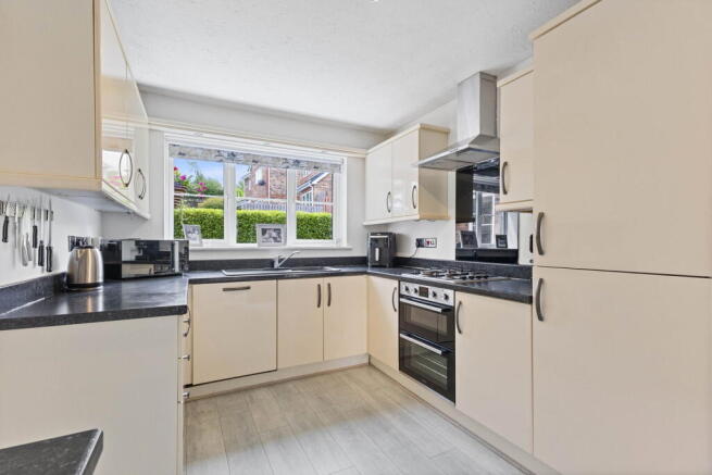 4 bed Detached for sale Image 5