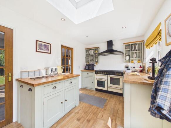 3 bed Detached for sale Image 8