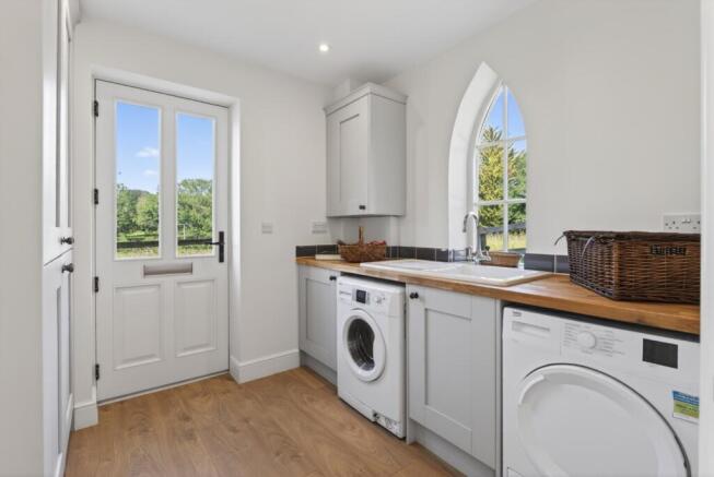 The Street, Dockenfield, Farnham, Surrey, GU10 photo 4