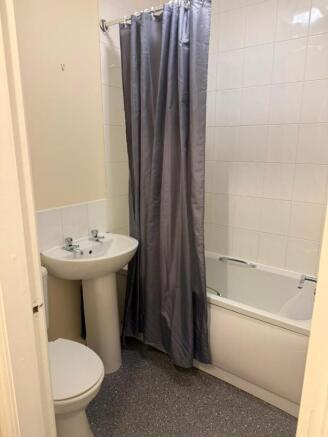 2 bed Flat to rent Image 12