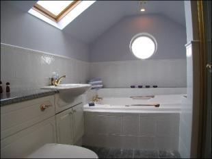 EN SUITE BATHROOM