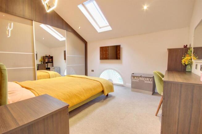 4 bed Detached for sale Image 11