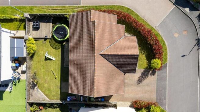 10_COURTMALAW_AVE_MILTON_OF_CAMPSIE_011.JPG