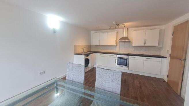 2 bed Flat to rent Image 5