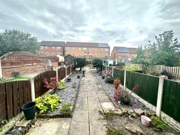 2 bed House to rent Image 7