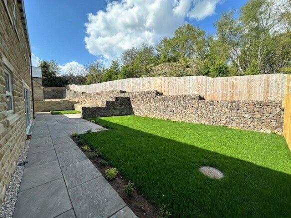 5 bed Detached for sale Image 4