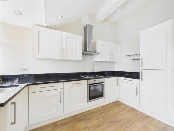 2 bed Apartment to rent Image 5