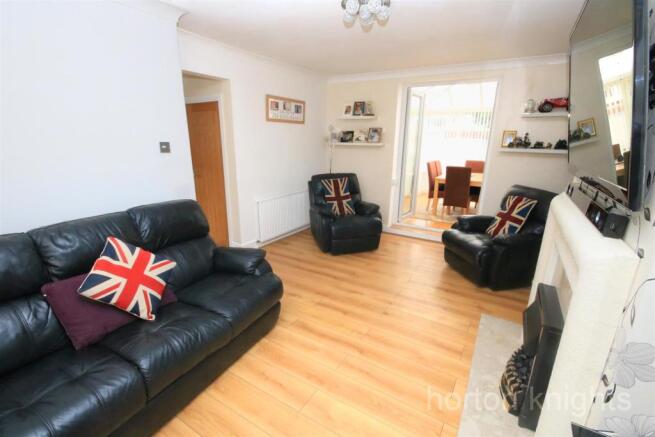 OPEN PLAN LOUNGE