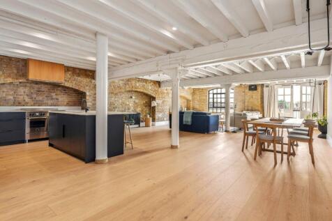Wapping Wall, London, E1W