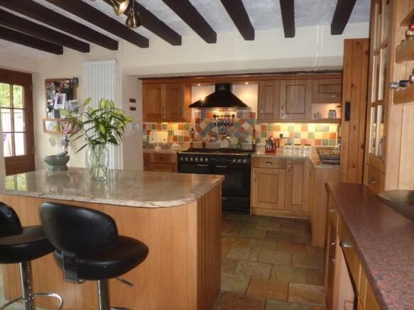 KITCHEN/BREAKFAST