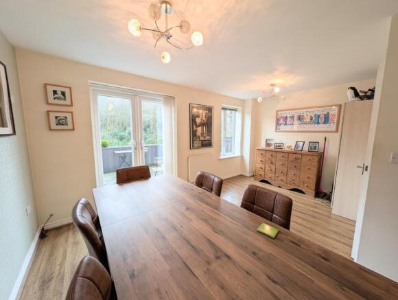 3 bed Terraced to rent Image 4