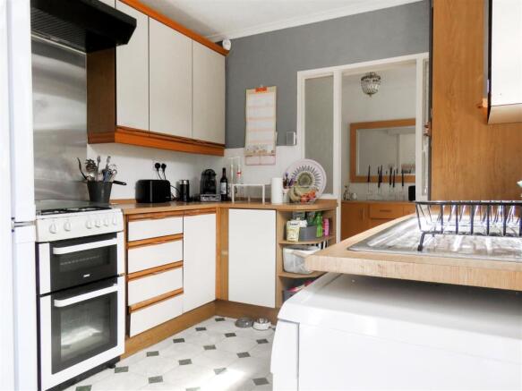 Kitchen 2.JPG