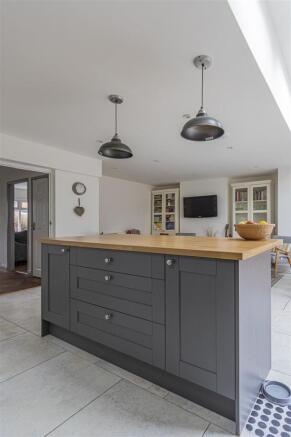 Barons Court Road 36-18.jpg