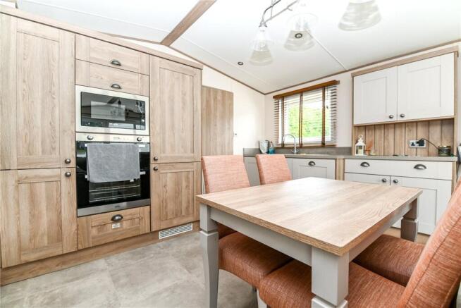 Kitchen/Dining Area