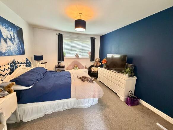 4 bed Semi-Detached for sale Image 6