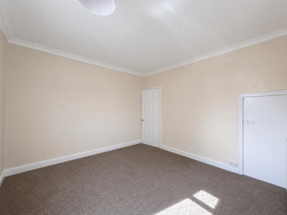 3 bed Terraced for sale Image 9