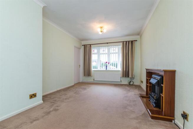 Lounge/Dining Area