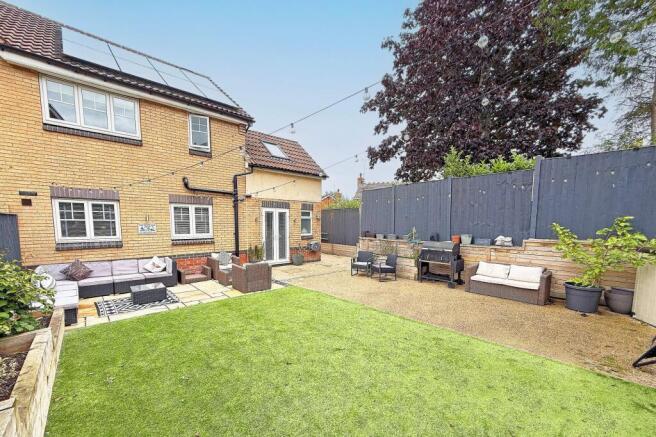 4 bed Semi-Detached for sale Image 8