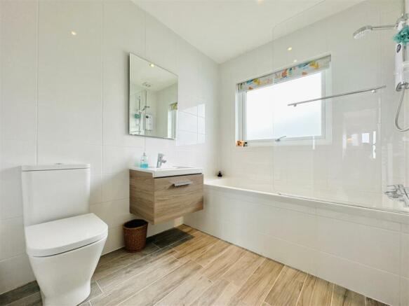 Family Bathroom.JPG