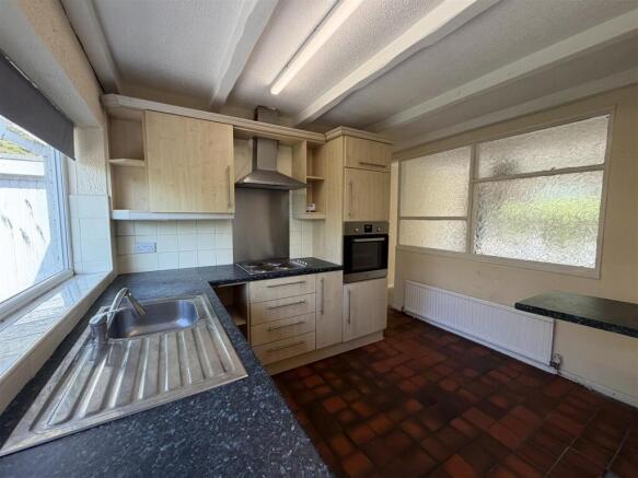 4 bed House for sale Image 7