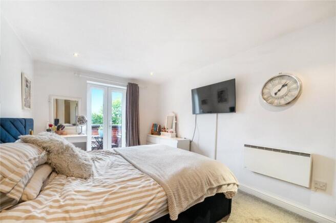 3 bed Apartment for sale Image 6