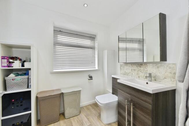4 bed Detached for sale Image 8