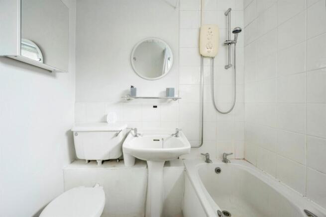 2 bed Apartment for sale Image 11