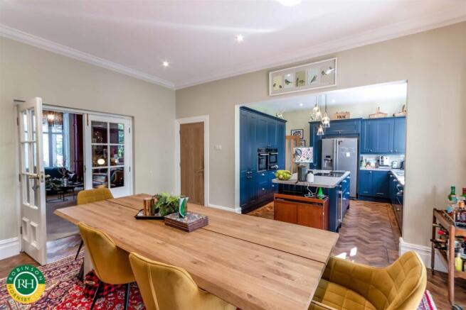5 bed Semi-Detached for sale Image 5
