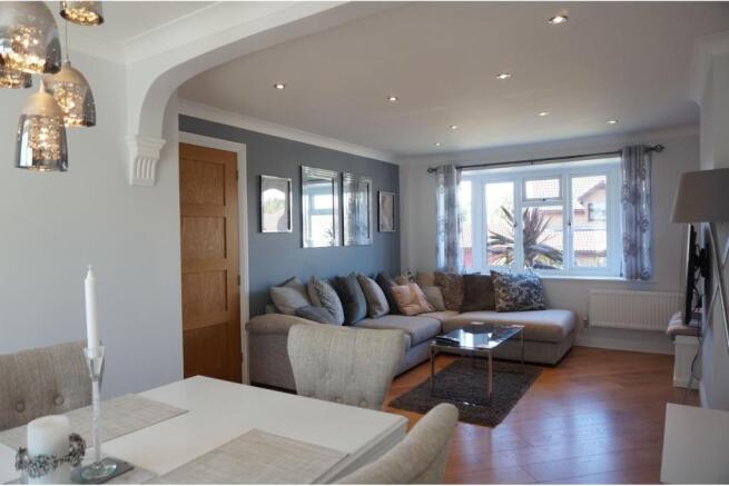 Lounge/Dining Room