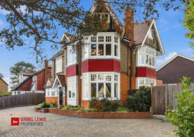 28, Connaught Avenue, Loughton IG10 4DS