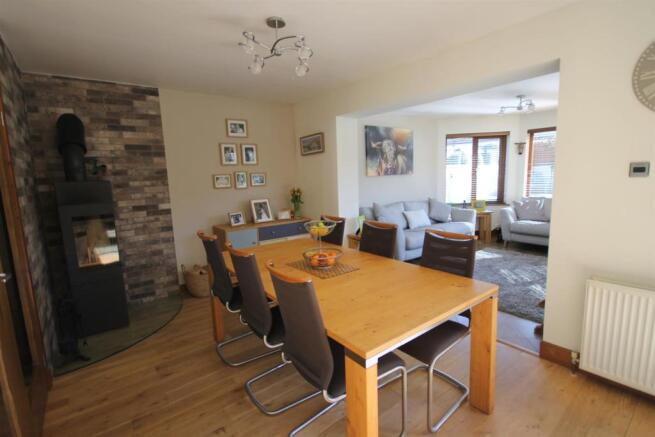 OPEN PLAN DINING KITCHEN / SUN ROOM