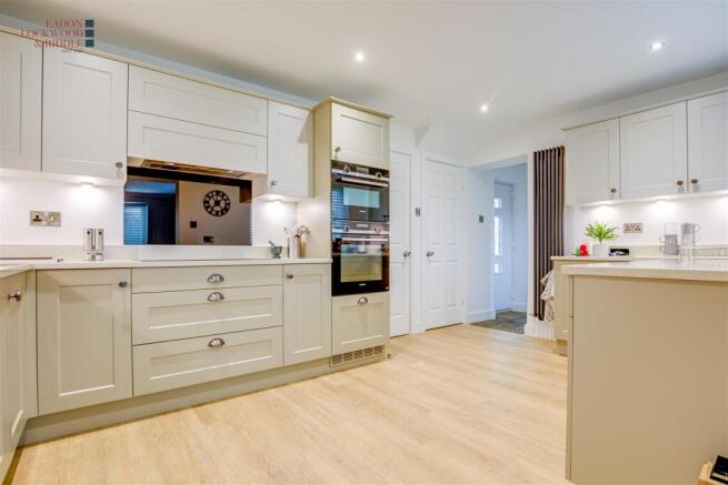 3 bed Detached for sale Image 4