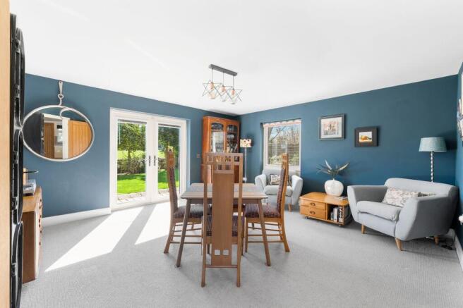 5 bed Detached for sale Image 9