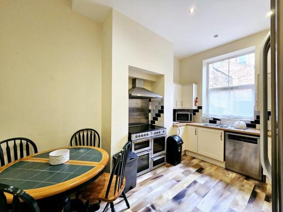 5 bed Terraced for sale Image 7