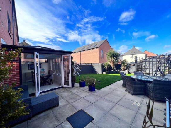 4 bed Town House for sale Image 8