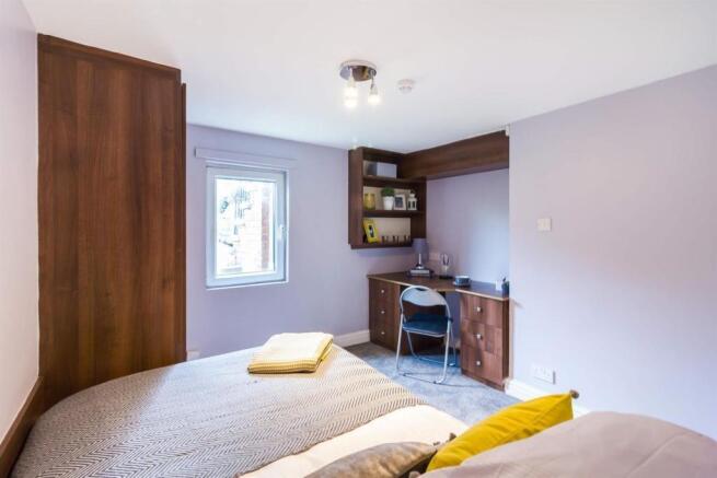 5 bed House to rent Image 8