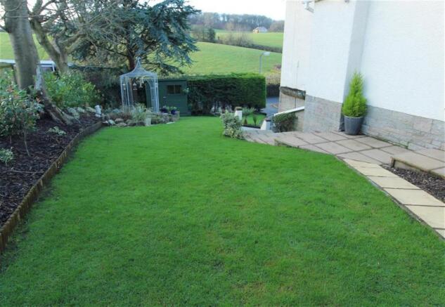 garden to the side 