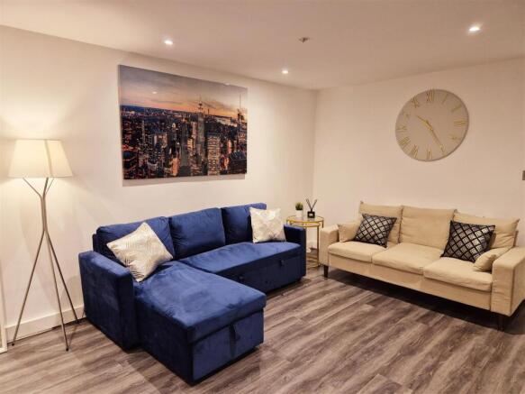 Flat 1 - Living room.jpg