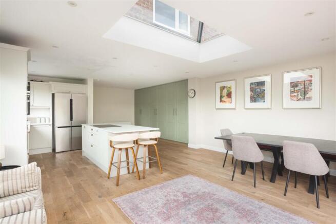 3 bed Semi-Detached for sale Image 6