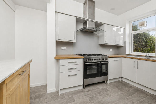 4 bed Detached for sale Image 6