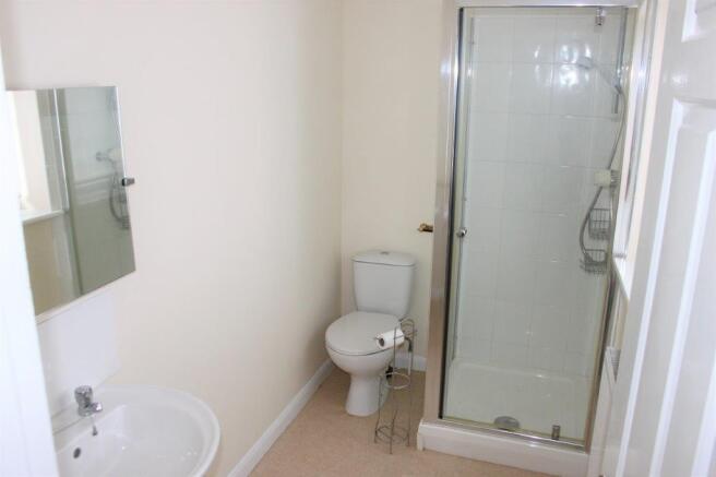 EN-SUITE SHOWER ROOM