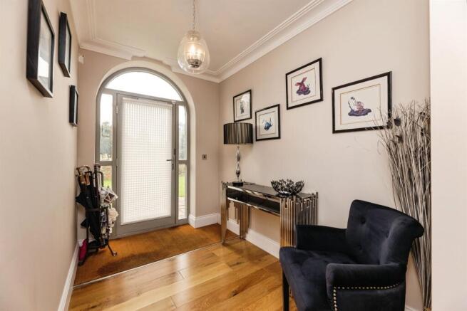 5 bed Detached for sale Image 10