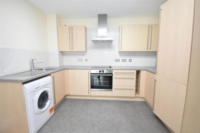 2 bed Apartment to rent Image 8