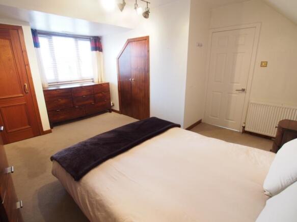 Master bedroom (3)