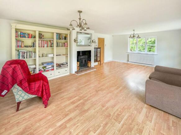 4 bed Detached for sale Image 5