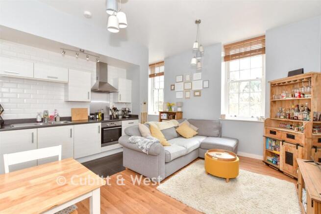 Lounge/Kitchen