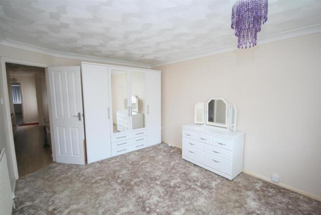 Master Bedroom..JPG