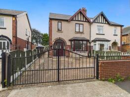 4, Chequerfield Avenue, Pontefract WF8 2TB