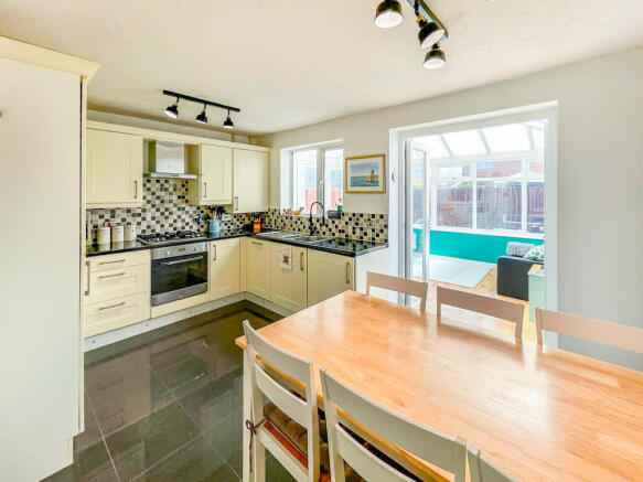 3 bed Semi-Detached for sale Image 6