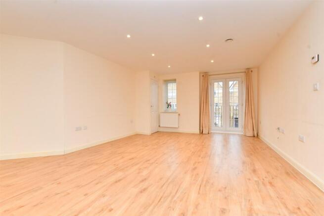 Kitchen / Lounge